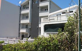 Dena Apartmani